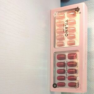 Yilamo 2 sets of press on nails in pink and red glitter. NIB